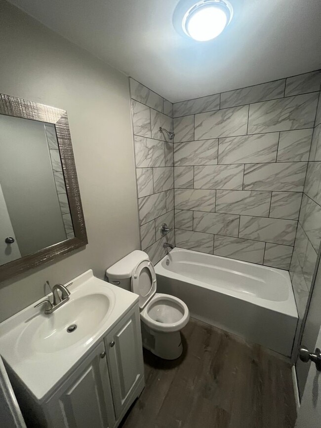 Photo - 3210 N Marquette St