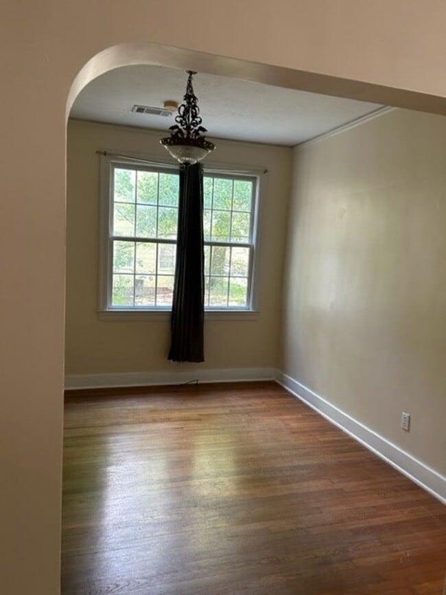 Photo - Beautiful Spacious Updated Home In Belhave...