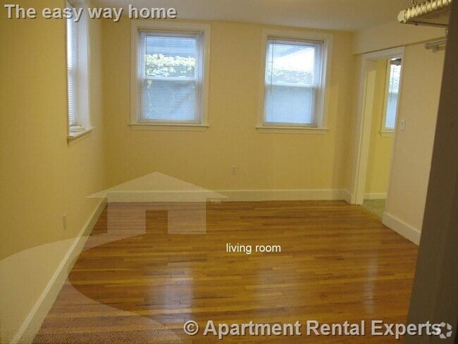 Building Photo - 14 Centre St Unit # i Rental