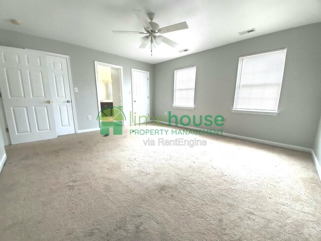 Photo - 420 W 30th St