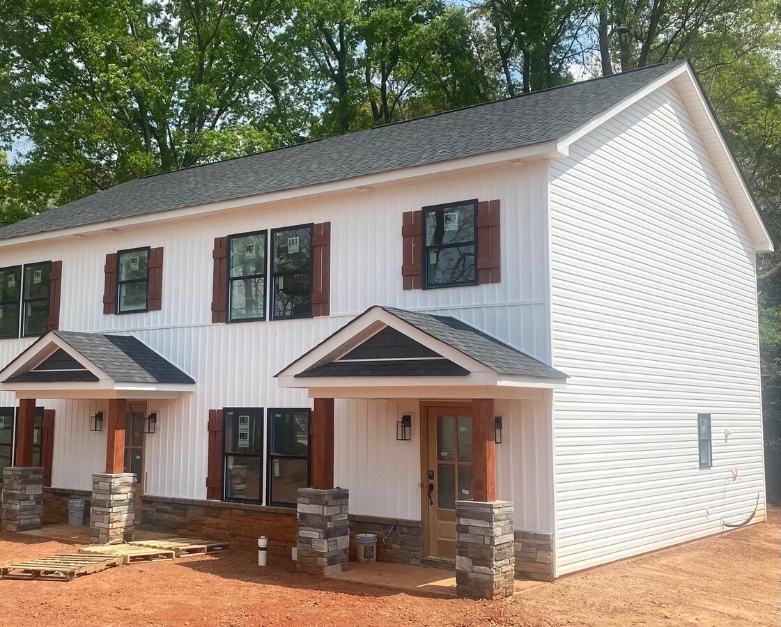 Photo - 303 Potts St