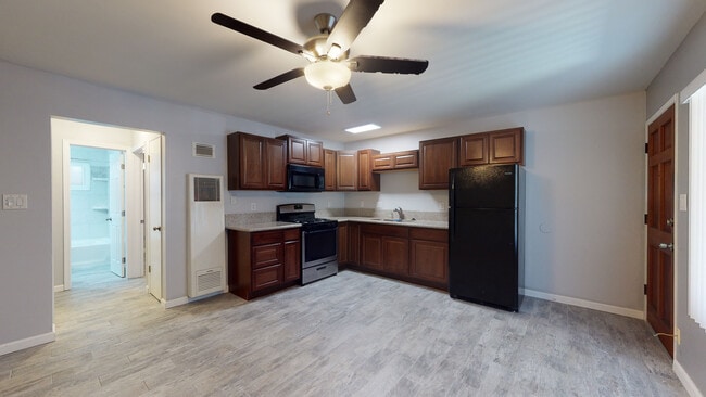 Photo - Sapphire Apartments