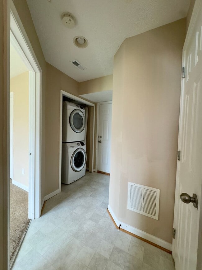 Photo - 618 Snowberry Way