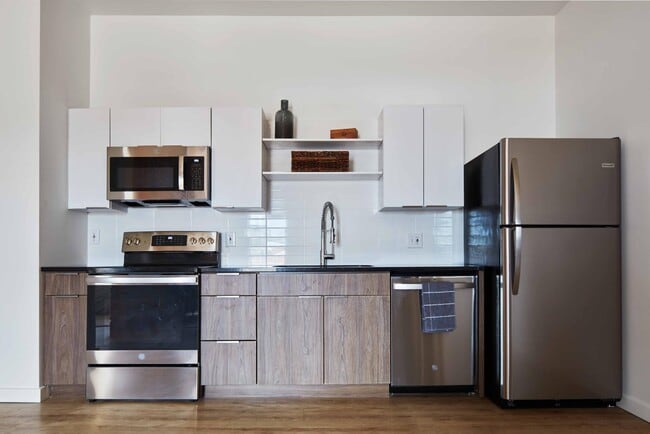 Photo - 911 Madison Ave