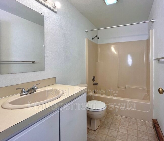 Photo - 1334 Puget St Unidad 2