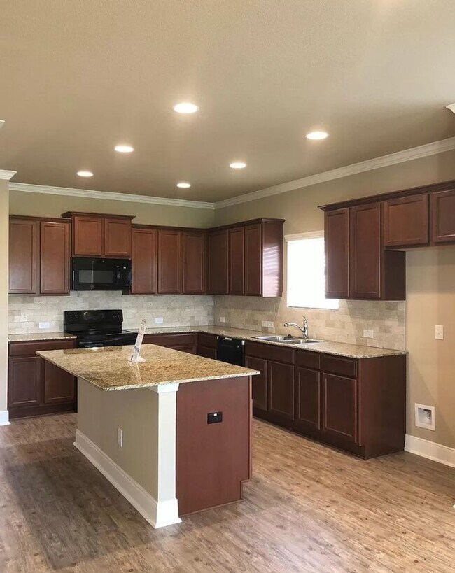 Photo - 613 Fair Springs Dr