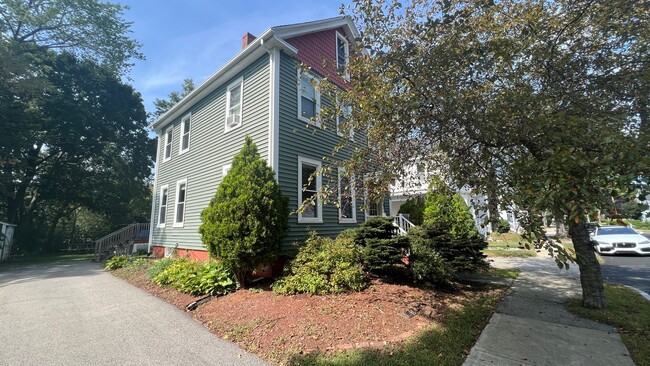 Lovely 3 Bedroom New Englander in Wonderfu... - Lovely 3 Bedroom New Englander in Wonderfu... House