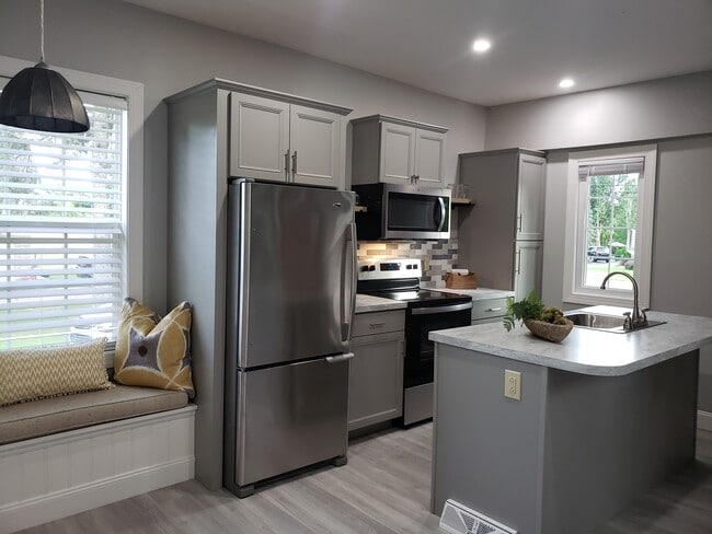 Building Photo - 9143 River Rd Unit A Rental