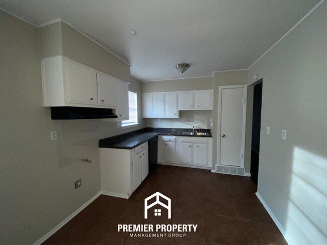 Photo - 4155 Windermere Rd