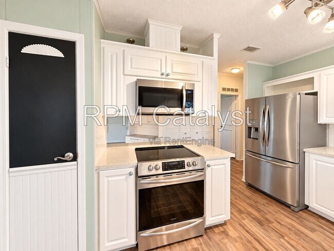 116 Dolphin Dr S