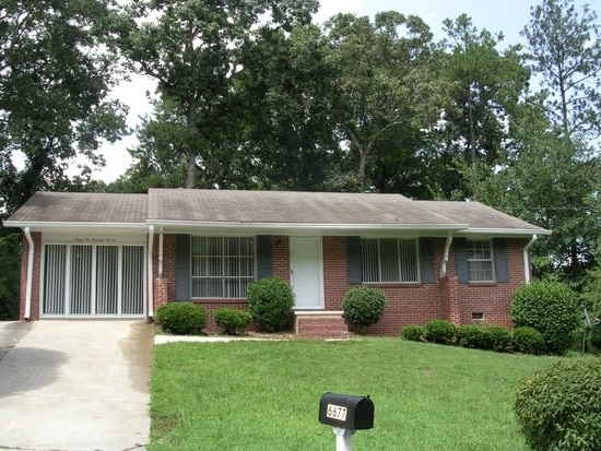 Building Photo - Spacious 3 Bedroom Ranch Under $1,400!
