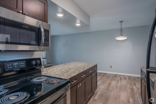 Photo - Interlachen Court