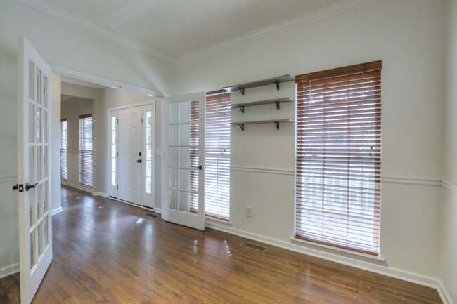 Photo - 7629 Leveson Way