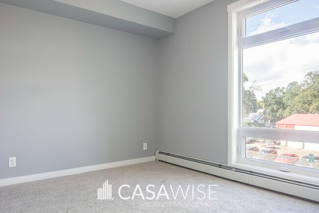 Photo - 9113-111 111 Ave NW