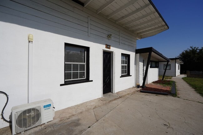 Photo - 1443 N Riverside Ave Unidad 1