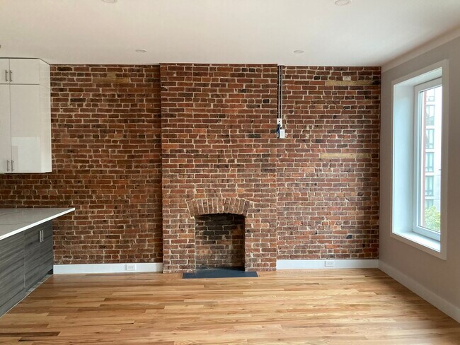 Building Photo - 166 15th St Unit Third floor