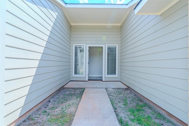 Photo - 2714 Flintrock Cir