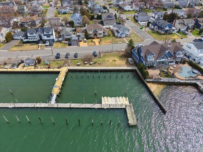 Photo - 9 Cabot Rd W