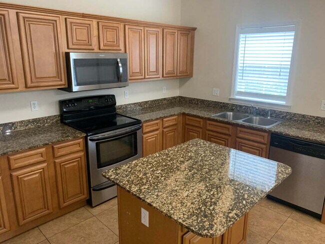 Photo - "Spacious 3-Bedroom Townhouse Retreat in Fort Walton Beach!"