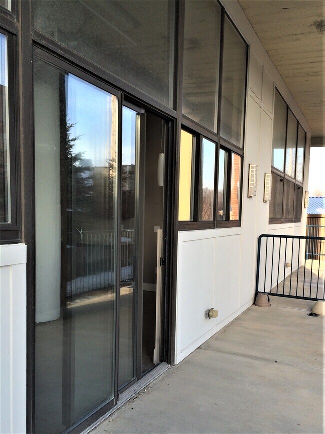 Patio - 8205 Franklin Blvd Unit 2