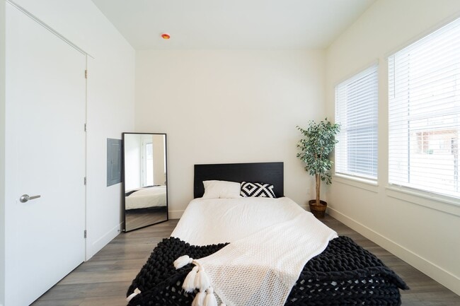 Photo - Janie Apartments - Free internet!