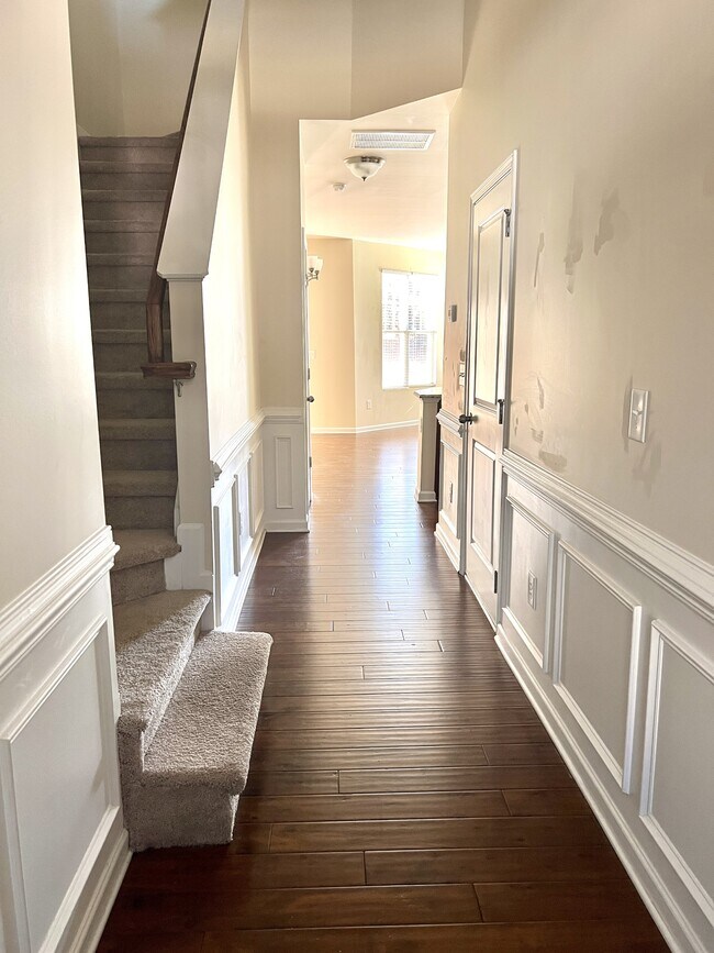 Photo - 716 Silver Stream Ln