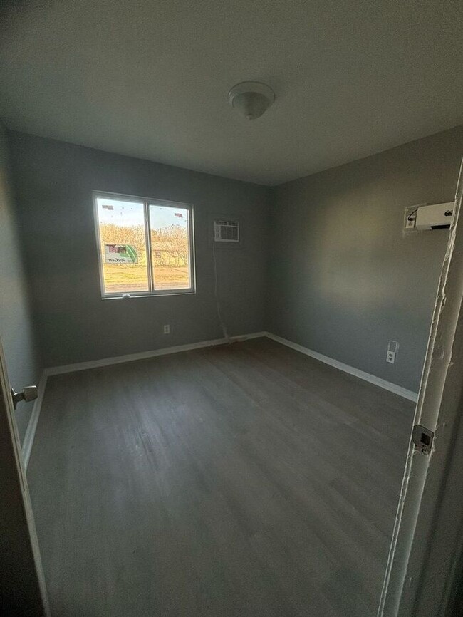 Building Photo - Cozy 2 Bedroom Unit in Lubbock TX Amazing ... Rental