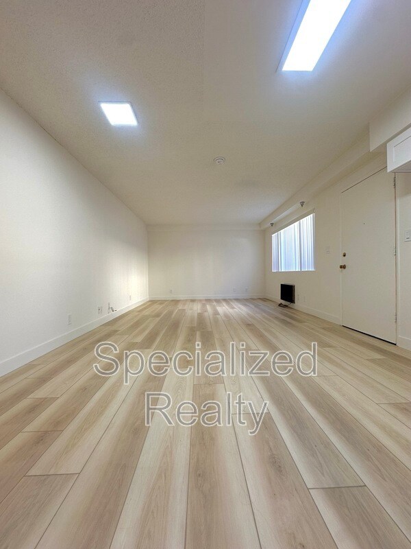 Photo - 342 E Providencia Ave Unit 101