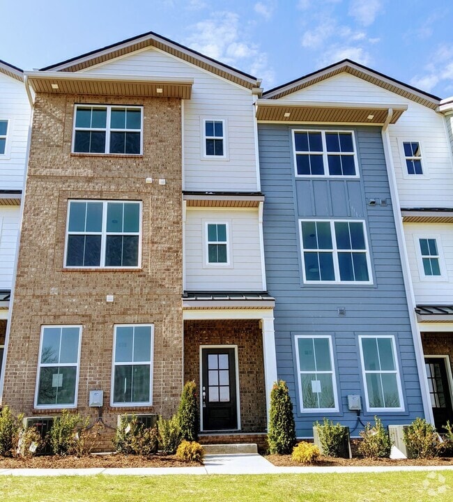 Building Photo - Luxury Townhome - Williamson County