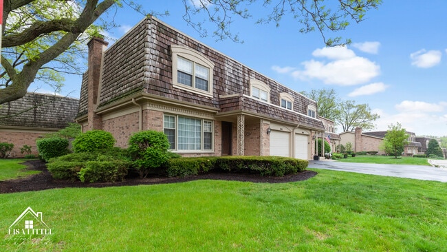 Building Photo - 2S661 Ave Normandy W