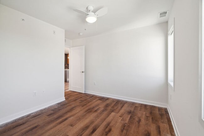 Photo - Graduate Pointe