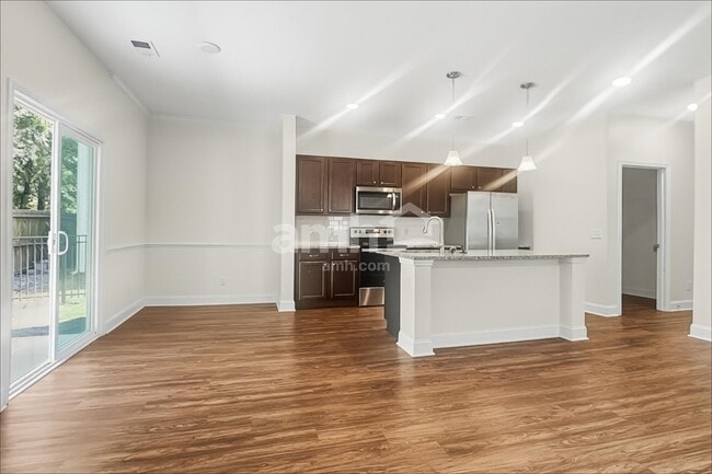 1817 Produce Ln
