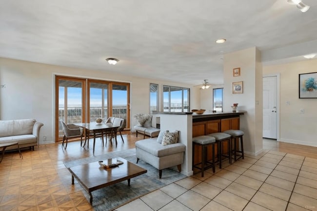 Building Photo - 8 Pebble St