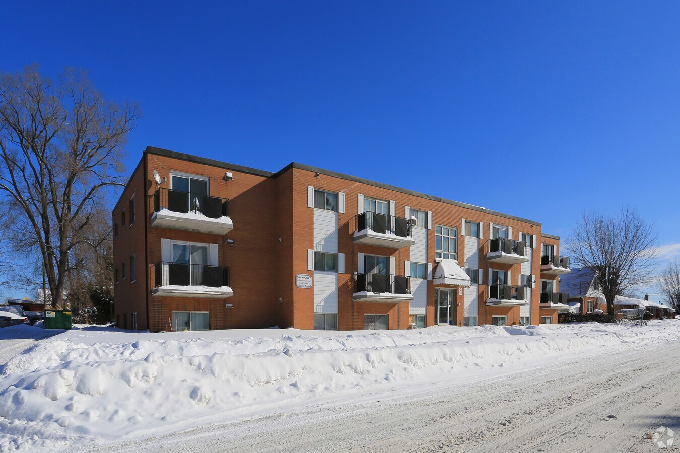 Primary Photo - 140 Kipling Ave