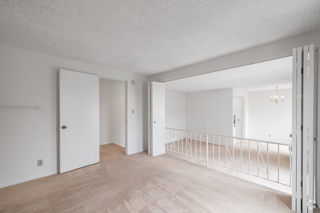 1BR, 1BA - 800SF - Bedroom