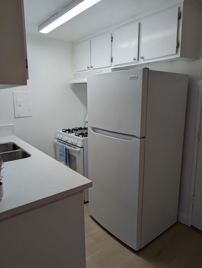 Photo - 5461 Kester Ave Unidad 105