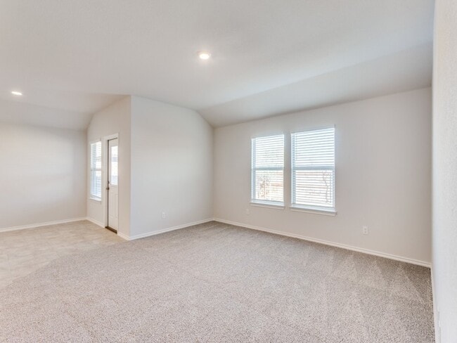 Photo - 528 Bronze Cir W