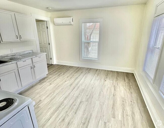 Building Photo - Beautiful Studio in the Desirable Delano D... Rental