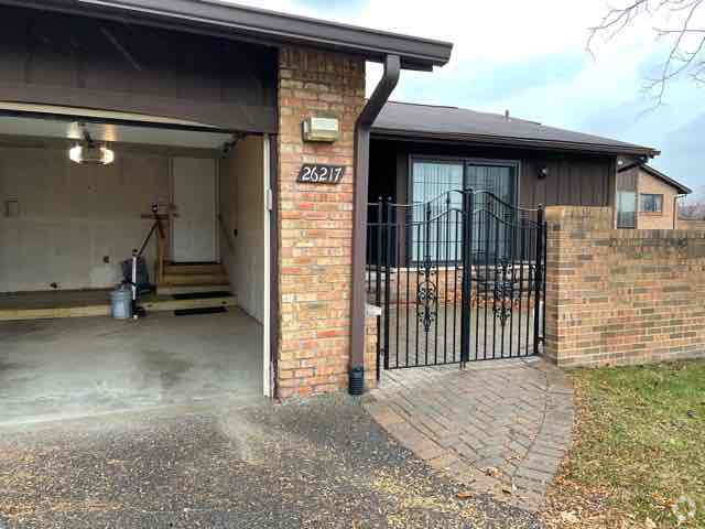 Building Photo - 26217 Summerdale Dr Rental