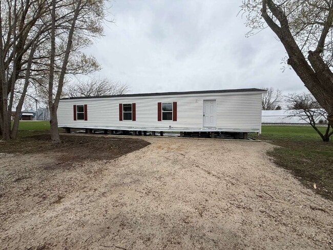 Photo - Charming 2-Bed, 2-Bath Mobile Home Retreat in Seneca!