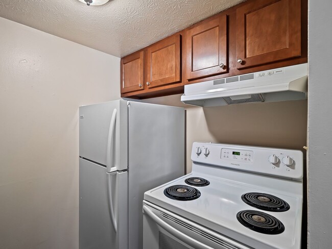 Cross Creek Apartments