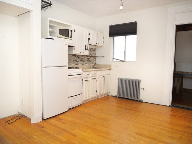 Photo - 259 W Newton St Apartment Unit 1