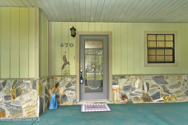 Photo - 670 Kings Way