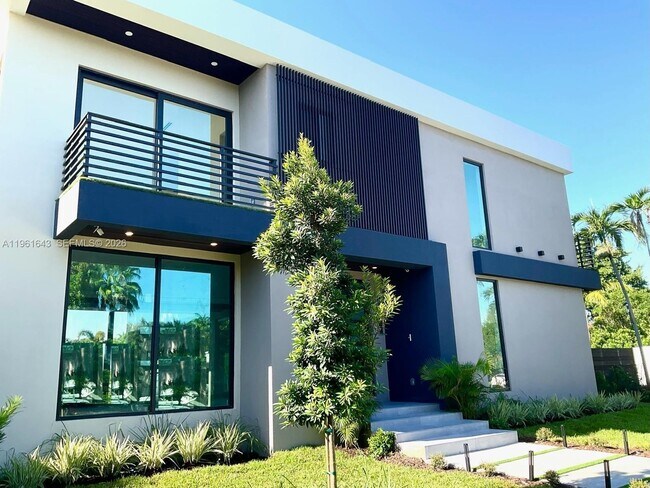 Photo - 1700 NE 18th St