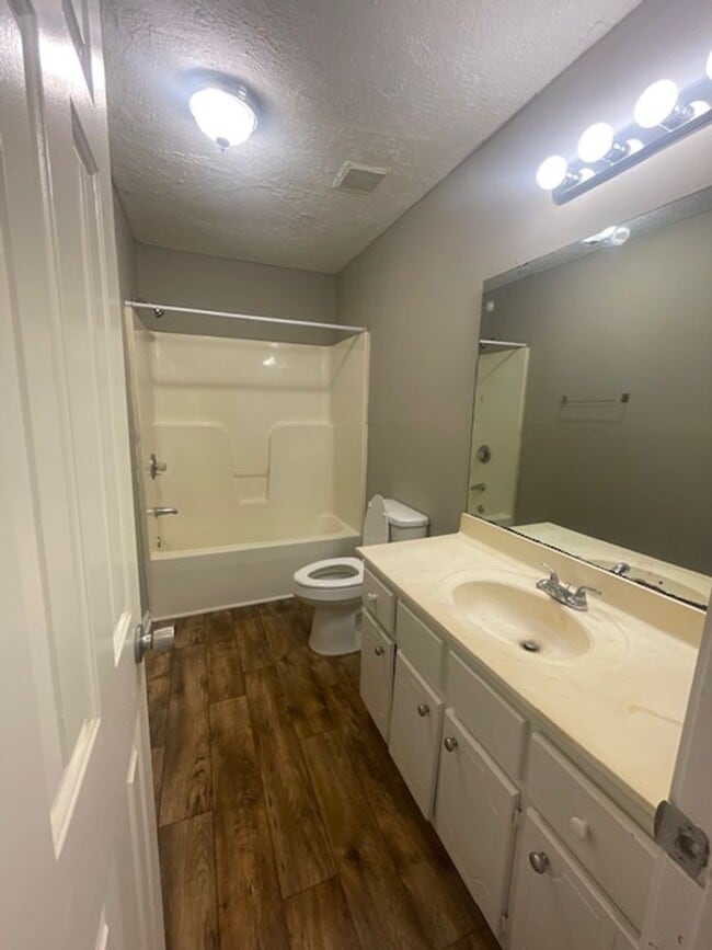 Photo - Renovated 3 Bedroom 2 Bath Home for Rent!