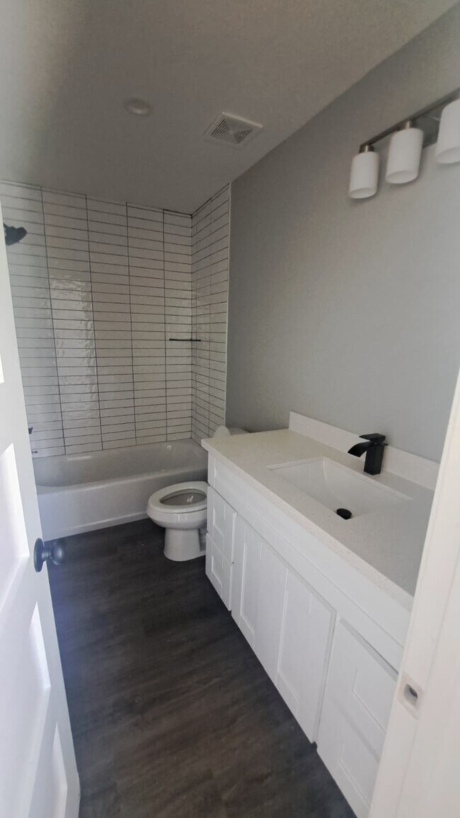 Photo - 9806 Fillmore St Unidad C