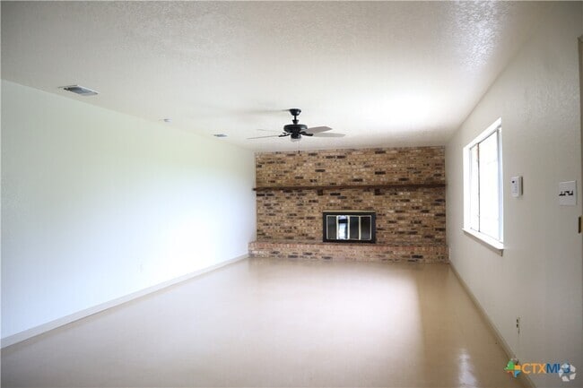 Building Photo - 707 Old Seguin Luling Rd Rental