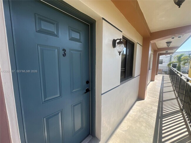 Building Photo - 2268 SW 8th St Unit 3