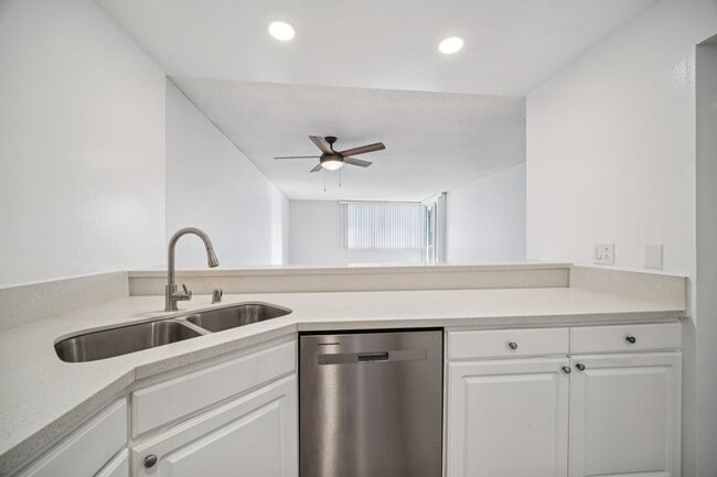 Photo - Harbor Villas