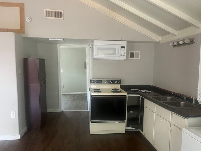 Photo - 1 Bed 1 Bath Close to Tech Move in Ready! Unidad C